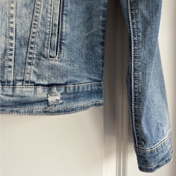 Levi’s Girls Distressed Denim Cropped Jean Jacket Classic Blue Wash Size Medium - Picture 8 of 10